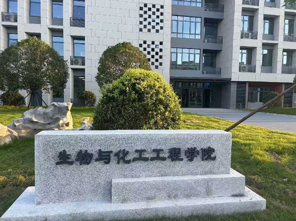 赫章县扬州职业大学体育场高杆灯项目